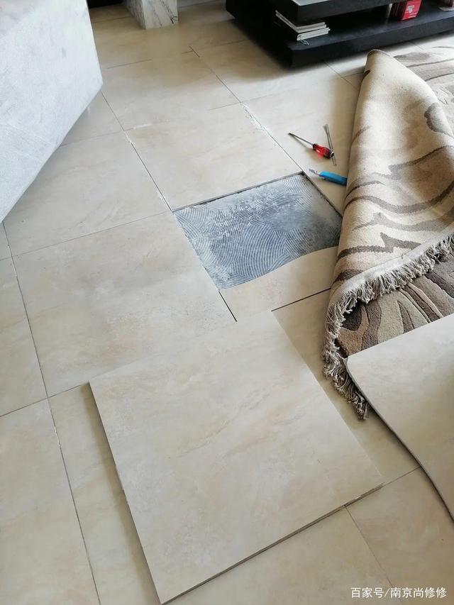 厨房墙面瓷砖空鼓补救方法(装修厨房墙瓷砖空鼓什么原因导致)