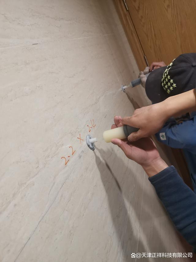 墙砖空鼓最简单的修补方法是什么呢(墙砖空鼓最简单的修补方法是什么呢视频)